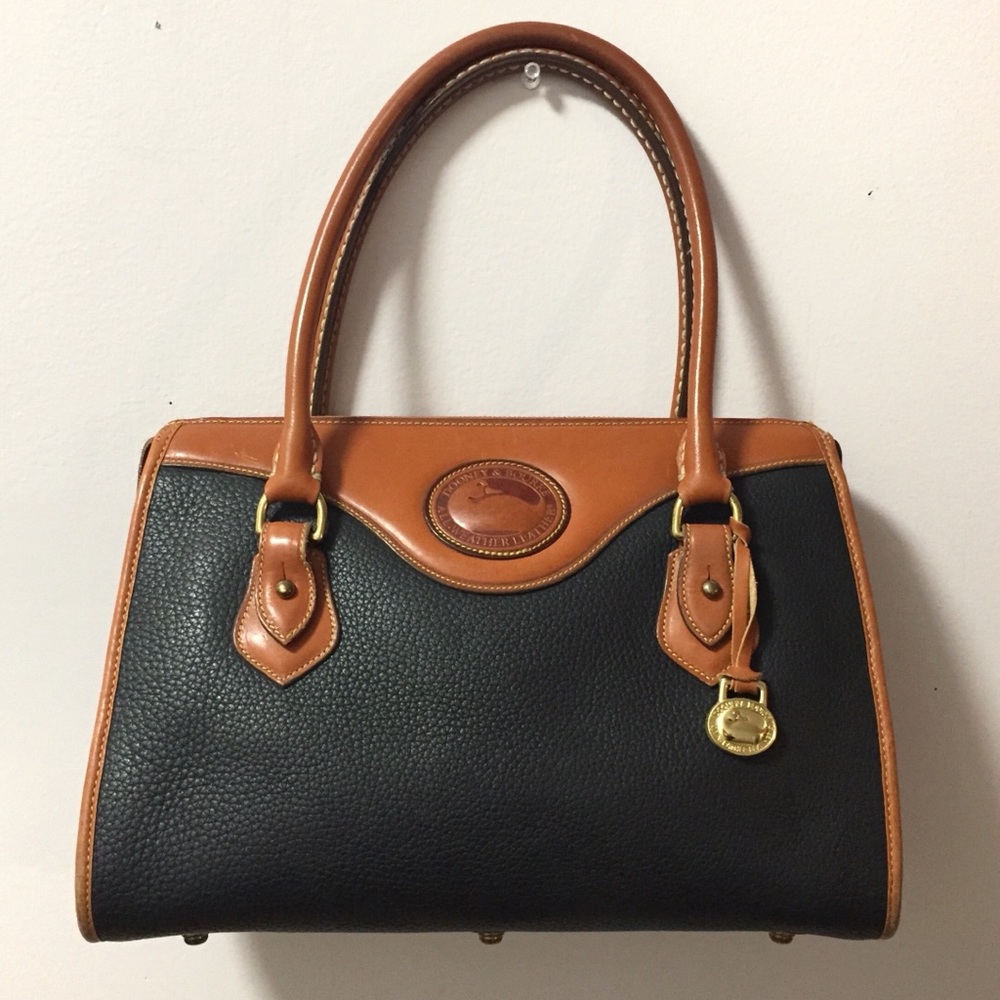 🚫 SOLD 🚫 Classic Dooney & Bourke Bag